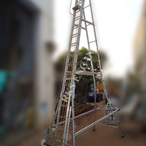 self-support-telescopic-ladder-mounted-on-small-wheel